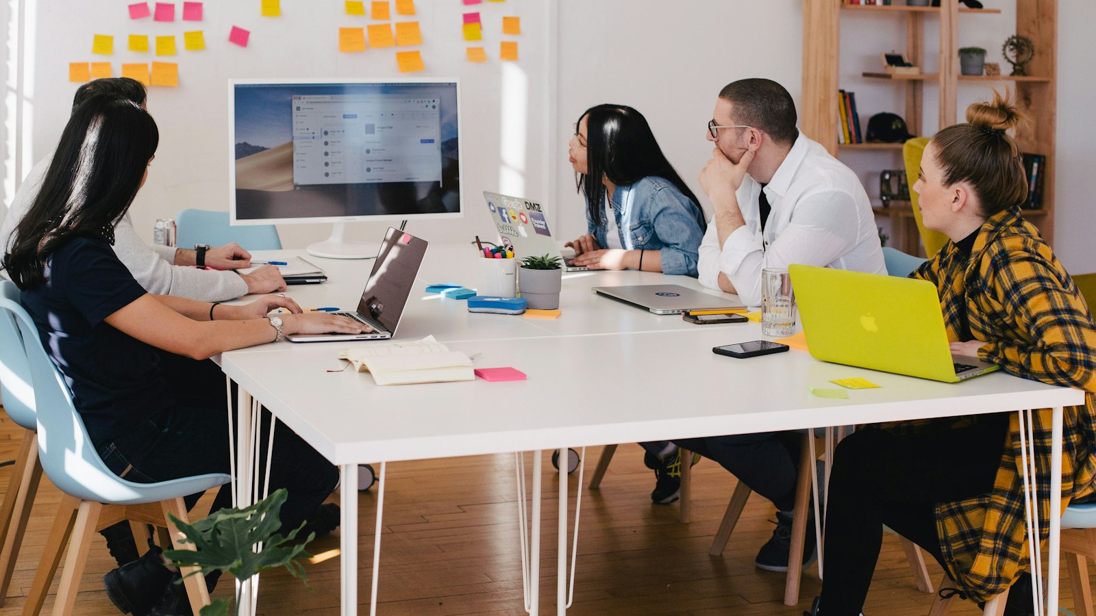 Venta consultiva B2B: cómo capacitar a tu equipo comercial con preguntas SPIN